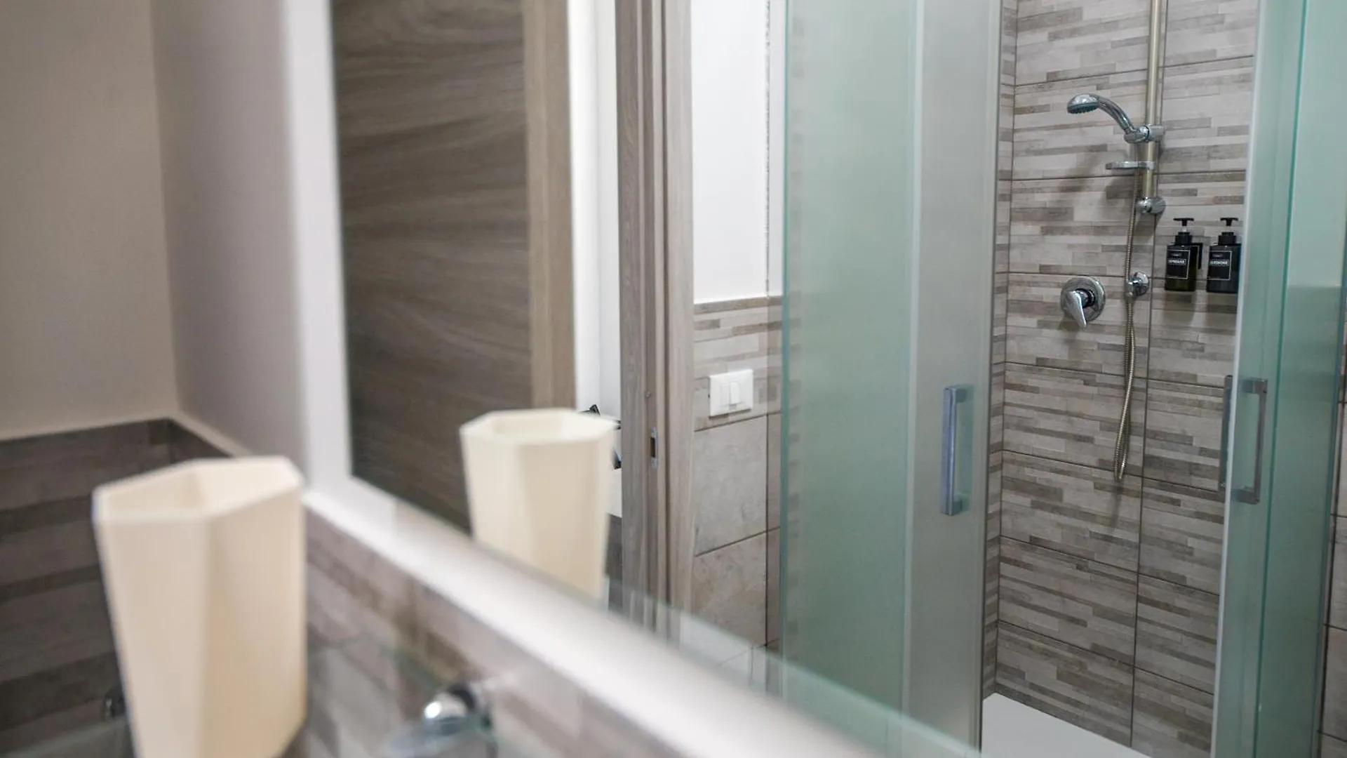 Domus Trevi Garbatella Hotel Rome Guest house